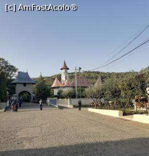 [P02] Manastirea Vlădiceni vazută din exterior » foto by Michi
 - 
<span class="allrVoted glyphicon glyphicon-heart hidden" id="av1411898"></span>
<a class="m-l-10 hidden" id="sv1411898" onclick="voting_Foto_DelVot(,1411898,3780)" role="button">șterge vot <span class="glyphicon glyphicon-remove"></span></a>
<a id="v91411898" class=" c-red"  onclick="voting_Foto_SetVot(1411898)" role="button"><span class="glyphicon glyphicon-heart-empty"></span> <b>LIKE</b> = Votează poza</a> <img class="hidden"  id="f1411898W9" src="/imagini/loader.gif" border="0" /><span class="AjErrMes hidden" id="e1411898ErM"></span>