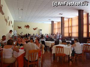 [P39] Mamaia, Hotel Flora: zona 1 din restaurantul cu autoservire » foto by mariana.olaru
 - 
<span class="allrVoted glyphicon glyphicon-heart hidden" id="av352339"></span>
<a class="m-l-10 hidden" id="sv352339" onclick="voting_Foto_DelVot(,352339,3784)" role="button">șterge vot <span class="glyphicon glyphicon-remove"></span></a>
<a id="v9352339" class=" c-red"  onclick="voting_Foto_SetVot(352339)" role="button"><span class="glyphicon glyphicon-heart-empty"></span> <b>LIKE</b> = Votează poza</a> <img class="hidden"  id="f352339W9" src="/imagini/loader.gif" border="0" /><span class="AjErrMes hidden" id="e352339ErM"></span>