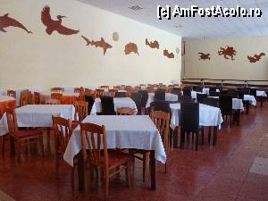 [P42] Mamaia, Hotel Flora: zona 1 a restaurantului cu autoservire » foto by mariana.olaru
 - 
<span class="allrVoted glyphicon glyphicon-heart hidden" id="av352342"></span>
<a class="m-l-10 hidden" id="sv352342" onclick="voting_Foto_DelVot(,352342,3784)" role="button">șterge vot <span class="glyphicon glyphicon-remove"></span></a>
<a id="v9352342" class=" c-red"  onclick="voting_Foto_SetVot(352342)" role="button"><span class="glyphicon glyphicon-heart-empty"></span> <b>LIKE</b> = Votează poza</a> <img class="hidden"  id="f352342W9" src="/imagini/loader.gif" border="0" /><span class="AjErrMes hidden" id="e352342ErM"></span>