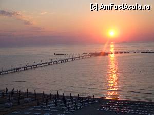 [P56] Mamaia, Hotel Flora: un nou răsărit pe Marea Neagră, așa cum poate fi zărit de pe una din terasele estice ale hotelului » foto by mariana.olaru
 - 
<span class="allrVoted glyphicon glyphicon-heart hidden" id="av352383"></span>
<a class="m-l-10 hidden" id="sv352383" onclick="voting_Foto_DelVot(,352383,3784)" role="button">șterge vot <span class="glyphicon glyphicon-remove"></span></a>
<a id="v9352383" class=" c-red"  onclick="voting_Foto_SetVot(352383)" role="button"><span class="glyphicon glyphicon-heart-empty"></span> <b>LIKE</b> = Votează poza</a> <img class="hidden"  id="f352383W9" src="/imagini/loader.gif" border="0" /><span class="AjErrMes hidden" id="e352383ErM"></span>