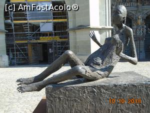 [P21] Statuie în Münsterplatz » foto by Mitica49
 - 
<span class="allrVoted glyphicon glyphicon-heart hidden" id="av1074840"></span>
<a class="m-l-10 hidden" id="sv1074840" onclick="voting_Foto_DelVot(,1074840,3785)" role="button">șterge vot <span class="glyphicon glyphicon-remove"></span></a>
<a id="v91074840" class=" c-red"  onclick="voting_Foto_SetVot(1074840)" role="button"><span class="glyphicon glyphicon-heart-empty"></span> <b>LIKE</b> = Votează poza</a> <img class="hidden"  id="f1074840W9" src="/imagini/loader.gif" border="0" /><span class="AjErrMes hidden" id="e1074840ErM"></span>