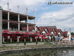 [P17] Terasa şi hotelul -inclusiv partea aflată în construcţie » foto by Claudiu U.
 - 
<span class="allrVoted glyphicon glyphicon-heart hidden" id="av380755"></span>
<a class="m-l-10 hidden" id="sv380755" onclick="voting_Foto_DelVot(,380755,3791)" role="button">șterge vot <span class="glyphicon glyphicon-remove"></span></a>
<a id="v9380755" class=" c-red"  onclick="voting_Foto_SetVot(380755)" role="button"><span class="glyphicon glyphicon-heart-empty"></span> <b>LIKE</b> = Votează poza</a> <img class="hidden"  id="f380755W9" src="/imagini/loader.gif" border="0" /><span class="AjErrMes hidden" id="e380755ErM"></span>