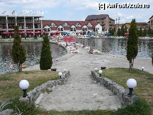 [P04] Imagine de ansamblu. În stânga este lacul Horea iar în dreapta Cloşca. » foto by Claudiu U.
 - 
<span class="allrVoted glyphicon glyphicon-heart hidden" id="av380742"></span>
<a class="m-l-10 hidden" id="sv380742" onclick="voting_Foto_DelVot(,380742,3791)" role="button">șterge vot <span class="glyphicon glyphicon-remove"></span></a>
<a id="v9380742" class=" c-red"  onclick="voting_Foto_SetVot(380742)" role="button"><span class="glyphicon glyphicon-heart-empty"></span> <b>LIKE</b> = Votează poza</a> <img class="hidden"  id="f380742W9" src="/imagini/loader.gif" border="0" /><span class="AjErrMes hidden" id="e380742ErM"></span>