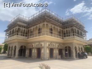 [P18] Clădire din palatul Jaipur » foto by AZE
 - 
<span class="allrVoted glyphicon glyphicon-heart hidden" id="av1424390"></span>
<a class="m-l-10 hidden" id="sv1424390" onclick="voting_Foto_DelVot(,1424390,3794)" role="button">șterge vot <span class="glyphicon glyphicon-remove"></span></a>
<a id="v91424390" class=" c-red"  onclick="voting_Foto_SetVot(1424390)" role="button"><span class="glyphicon glyphicon-heart-empty"></span> <b>LIKE</b> = Votează poza</a> <img class="hidden"  id="f1424390W9" src="/imagini/loader.gif" border="0" /><span class="AjErrMes hidden" id="e1424390ErM"></span>