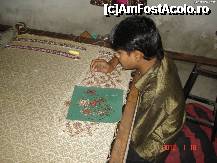 [P04] Jaipur-copil lucrand in atelier de broderie » foto by andromeda
 - 
<span class="allrVoted glyphicon glyphicon-heart hidden" id="av322531"></span>
<a class="m-l-10 hidden" id="sv322531" onclick="voting_Foto_DelVot(,322531,3794)" role="button">șterge vot <span class="glyphicon glyphicon-remove"></span></a>
<a id="v9322531" class=" c-red"  onclick="voting_Foto_SetVot(322531)" role="button"><span class="glyphicon glyphicon-heart-empty"></span> <b>LIKE</b> = Votează poza</a> <img class="hidden"  id="f322531W9" src="/imagini/loader.gif" border="0" /><span class="AjErrMes hidden" id="e322531ErM"></span>