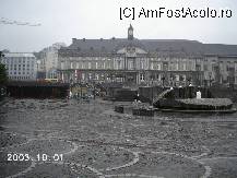 [P28] Imagine a laturii estice a pieţei Saint-Lambert. În stânga se vede tunelul pentru autobuzele TEC » foto by Costi
 - 
<span class="allrVoted glyphicon glyphicon-heart hidden" id="av25798"></span>
<a class="m-l-10 hidden" id="sv25798" onclick="voting_Foto_DelVot(,25798,3795)" role="button">șterge vot <span class="glyphicon glyphicon-remove"></span></a>
<a id="v925798" class=" c-red"  onclick="voting_Foto_SetVot(25798)" role="button"><span class="glyphicon glyphicon-heart-empty"></span> <b>LIKE</b> = Votează poza</a> <img class="hidden"  id="f25798W9" src="/imagini/loader.gif" border="0" /><span class="AjErrMes hidden" id="e25798ErM"></span>