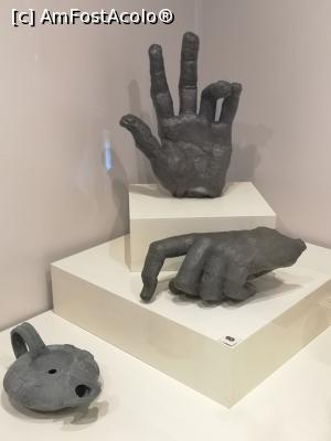 [P14] Un opaiț de Knidos și „mâinile din bronz” (fragmente dintr-o statuie)  » foto by crismis
 - 
<span class="allrVoted glyphicon glyphicon-heart hidden" id="av1115700"></span>
<a class="m-l-10 hidden" id="sv1115700" onclick="voting_Foto_DelVot(,1115700,3806)" role="button">șterge vot <span class="glyphicon glyphicon-remove"></span></a>
<a id="v91115700" class=" c-red"  onclick="voting_Foto_SetVot(1115700)" role="button"><span class="glyphicon glyphicon-heart-empty"></span> <b>LIKE</b> = Votează poza</a> <img class="hidden"  id="f1115700W9" src="/imagini/loader.gif" border="0" /><span class="AjErrMes hidden" id="e1115700ErM"></span>