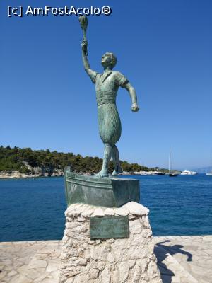 [P26] Statuia lui George Anemogiannis, Gaios. » foto by maryka
 - 
<span class="allrVoted glyphicon glyphicon-heart hidden" id="av1259820"></span>
<a class="m-l-10 hidden" id="sv1259820" onclick="voting_Foto_DelVot(,1259820,3807)" role="button">șterge vot <span class="glyphicon glyphicon-remove"></span></a>
<a id="v91259820" class=" c-red"  onclick="voting_Foto_SetVot(1259820)" role="button"><span class="glyphicon glyphicon-heart-empty"></span> <b>LIKE</b> = Votează poza</a> <img class="hidden"  id="f1259820W9" src="/imagini/loader.gif" border="0" /><span class="AjErrMes hidden" id="e1259820ErM"></span>