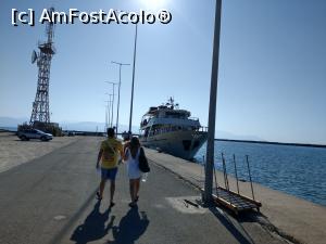 [P42] Portul din Lefkimmi, vaporașul ne așteaptă. » foto by maryka
 - 
<span class="allrVoted glyphicon glyphicon-heart hidden" id="av1259836"></span>
<a class="m-l-10 hidden" id="sv1259836" onclick="voting_Foto_DelVot(,1259836,3807)" role="button">șterge vot <span class="glyphicon glyphicon-remove"></span></a>
<a id="v91259836" class=" c-red"  onclick="voting_Foto_SetVot(1259836)" role="button"><span class="glyphicon glyphicon-heart-empty"></span> <b>LIKE</b> = Votează poza</a> <img class="hidden"  id="f1259836W9" src="/imagini/loader.gif" border="0" /><span class="AjErrMes hidden" id="e1259836ErM"></span>