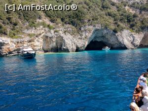 [P79] O altă peșteră de pe coasta vestică a insulei Paxos. Vom intra acolo. » foto by maryka
 - 
<span class="allrVoted glyphicon glyphicon-heart hidden" id="av1259873"></span>
<a class="m-l-10 hidden" id="sv1259873" onclick="voting_Foto_DelVot(,1259873,3807)" role="button">șterge vot <span class="glyphicon glyphicon-remove"></span></a>
<a id="v91259873" class=" c-red"  onclick="voting_Foto_SetVot(1259873)" role="button"><span class="glyphicon glyphicon-heart-empty"></span> <b>LIKE</b> = Votează poza</a> <img class="hidden"  id="f1259873W9" src="/imagini/loader.gif" border="0" /><span class="AjErrMes hidden" id="e1259873ErM"></span>