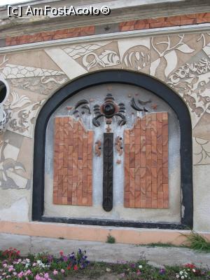 [P10] Diverse reprezentări pe clădirea Acvariului din Constanța.  » foto by tata123 🔱
 - 
<span class="allrVoted glyphicon glyphicon-heart hidden" id="av726188"></span>
<a class="m-l-10 hidden" id="sv726188" onclick="voting_Foto_DelVot(,726188,3820)" role="button">șterge vot <span class="glyphicon glyphicon-remove"></span></a>
<a id="v9726188" class=" c-red"  onclick="voting_Foto_SetVot(726188)" role="button"><span class="glyphicon glyphicon-heart-empty"></span> <b>LIKE</b> = Votează poza</a> <img class="hidden"  id="f726188W9" src="/imagini/loader.gif" border="0" /><span class="AjErrMes hidden" id="e726188ErM"></span>