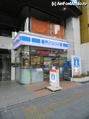 [P10] Convenience store... sunt impanzite prin toate cartierele. Asta era un Lawson.  » foto by TraianS
 - 
<span class="allrVoted glyphicon glyphicon-heart hidden" id="av402656"></span>
<a class="m-l-10 hidden" id="sv402656" onclick="voting_Foto_DelVot(,402656,3821)" role="button">șterge vot <span class="glyphicon glyphicon-remove"></span></a>
<a id="v9402656" class=" c-red"  onclick="voting_Foto_SetVot(402656)" role="button"><span class="glyphicon glyphicon-heart-empty"></span> <b>LIKE</b> = Votează poza</a> <img class="hidden"  id="f402656W9" src="/imagini/loader.gif" border="0" /><span class="AjErrMes hidden" id="e402656ErM"></span>