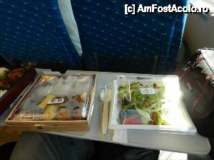 [P13] Cutiutele cu mancare numite 'Bento'. Uneori sunt cea mai iefina optiune. Le gasiti de vanzare mai peste tot.  » foto by TraianS
 - 
<span class="allrVoted glyphicon glyphicon-heart hidden" id="av402659"></span>
<a class="m-l-10 hidden" id="sv402659" onclick="voting_Foto_DelVot(,402659,3821)" role="button">șterge vot <span class="glyphicon glyphicon-remove"></span></a>
<a id="v9402659" class=" c-red"  onclick="voting_Foto_SetVot(402659)" role="button"><span class="glyphicon glyphicon-heart-empty"></span> <b>LIKE</b> = Votează poza</a> <img class="hidden"  id="f402659W9" src="/imagini/loader.gif" border="0" /><span class="AjErrMes hidden" id="e402659ErM"></span>