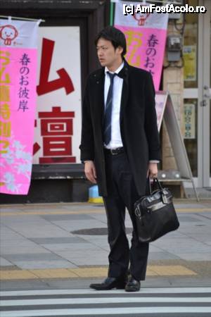 [P03] 'Salaryman' - tipic. La patru ace, parul putin umflat, si nelipsita geanta, sau posetuta.  » foto by TraianS
 - 
<span class="allrVoted glyphicon glyphicon-heart hidden" id="av402649"></span>
<a class="m-l-10 hidden" id="sv402649" onclick="voting_Foto_DelVot(,402649,3821)" role="button">șterge vot <span class="glyphicon glyphicon-remove"></span></a>
<a id="v9402649" class=" c-red"  onclick="voting_Foto_SetVot(402649)" role="button"><span class="glyphicon glyphicon-heart-empty"></span> <b>LIKE</b> = Votează poza</a> <img class="hidden"  id="f402649W9" src="/imagini/loader.gif" border="0" /><span class="AjErrMes hidden" id="e402649ErM"></span>