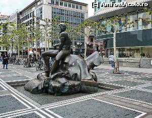 [P03] Ipostază din cartierul modern al Frankfurt-ului » foto by Marian Preda
 - 
<span class="allrVoted glyphicon glyphicon-heart hidden" id="av638407"></span>
<a class="m-l-10 hidden" id="sv638407" onclick="voting_Foto_DelVot(,638407,3827)" role="button">șterge vot <span class="glyphicon glyphicon-remove"></span></a>
<a id="v9638407" class=" c-red"  onclick="voting_Foto_SetVot(638407)" role="button"><span class="glyphicon glyphicon-heart-empty"></span> <b>LIKE</b> = Votează poza</a> <img class="hidden"  id="f638407W9" src="/imagini/loader.gif" border="0" /><span class="AjErrMes hidden" id="e638407ErM"></span>