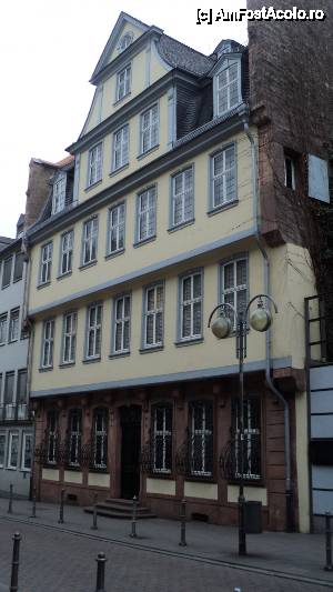 [P06] Casa memoriala Goethe.  » foto by giuliani
 - 
<span class="allrVoted glyphicon glyphicon-heart hidden" id="av446059"></span>
<a class="m-l-10 hidden" id="sv446059" onclick="voting_Foto_DelVot(,446059,3827)" role="button">șterge vot <span class="glyphicon glyphicon-remove"></span></a>
<a id="v9446059" class=" c-red"  onclick="voting_Foto_SetVot(446059)" role="button"><span class="glyphicon glyphicon-heart-empty"></span> <b>LIKE</b> = Votează poza</a> <img class="hidden"  id="f446059W9" src="/imagini/loader.gif" border="0" /><span class="AjErrMes hidden" id="e446059ErM"></span>