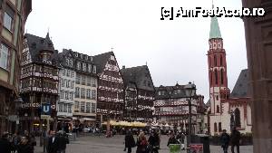[P08] Romer-ul si piata centrala din Frankfurt » foto by giuliani
 - 
<span class="allrVoted glyphicon glyphicon-heart hidden" id="av446061"></span>
<a class="m-l-10 hidden" id="sv446061" onclick="voting_Foto_DelVot(,446061,3827)" role="button">șterge vot <span class="glyphicon glyphicon-remove"></span></a>
<a id="v9446061" class=" c-red"  onclick="voting_Foto_SetVot(446061)" role="button"><span class="glyphicon glyphicon-heart-empty"></span> <b>LIKE</b> = Votează poza</a> <img class="hidden"  id="f446061W9" src="/imagini/loader.gif" border="0" /><span class="AjErrMes hidden" id="e446061ErM"></span>
