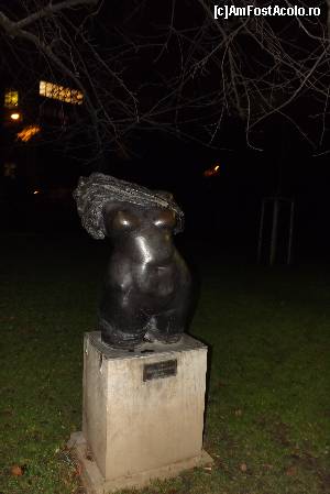 [P22] Statuie din parc » foto by AleDia
 - 
<span class="allrVoted glyphicon glyphicon-heart hidden" id="av590139"></span>
<a class="m-l-10 hidden" id="sv590139" onclick="voting_Foto_DelVot(,590139,3827)" role="button">șterge vot <span class="glyphicon glyphicon-remove"></span></a>
<a id="v9590139" class=" c-red"  onclick="voting_Foto_SetVot(590139)" role="button"><span class="glyphicon glyphicon-heart-empty"></span> <b>LIKE</b> = Votează poza</a> <img class="hidden"  id="f590139W9" src="/imagini/loader.gif" border="0" /><span class="AjErrMes hidden" id="e590139ErM"></span>