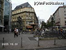 [P18] Brunnen auf dem Kaiserplatz (fântâna din Piaţa Imperială) » foto by Costi
 - 
<span class="allrVoted glyphicon glyphicon-heart hidden" id="av26284"></span>
<a class="m-l-10 hidden" id="sv26284" onclick="voting_Foto_DelVot(,26284,3827)" role="button">șterge vot <span class="glyphicon glyphicon-remove"></span></a>
<a id="v926284" class=" c-red"  onclick="voting_Foto_SetVot(26284)" role="button"><span class="glyphicon glyphicon-heart-empty"></span> <b>LIKE</b> = Votează poza</a> <img class="hidden"  id="f26284W9" src="/imagini/loader.gif" border="0" /><span class="AjErrMes hidden" id="e26284ErM"></span>