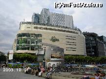 [P23] Galeria Kaufhof, la intrarea pe strada comercială Zeil (spre dreapta) » foto by Costi
 - 
<span class="allrVoted glyphicon glyphicon-heart hidden" id="av26289"></span>
<a class="m-l-10 hidden" id="sv26289" onclick="voting_Foto_DelVot(,26289,3827)" role="button">șterge vot <span class="glyphicon glyphicon-remove"></span></a>
<a id="v926289" class=" c-red"  onclick="voting_Foto_SetVot(26289)" role="button"><span class="glyphicon glyphicon-heart-empty"></span> <b>LIKE</b> = Votează poza</a> <img class="hidden"  id="f26289W9" src="/imagini/loader.gif" border="0" /><span class="AjErrMes hidden" id="e26289ErM"></span>