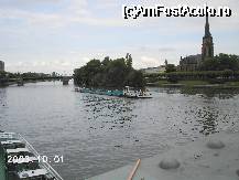 [P42] Main, văzut de pe Eiserner Steg. În dreapta, Dreikönigskirche şi, mai mică, Deutschordenskirche, unde se află şi un muzeu al icoanelor. În stânga, Alte Brücke, cel mai vechi pod peste Main din Frankfurt » foto by Costi
 - 
<span class="allrVoted glyphicon glyphicon-heart hidden" id="av26343"></span>
<a class="m-l-10 hidden" id="sv26343" onclick="voting_Foto_DelVot(,26343,3827)" role="button">șterge vot <span class="glyphicon glyphicon-remove"></span></a>
<a id="v926343" class=" c-red"  onclick="voting_Foto_SetVot(26343)" role="button"><span class="glyphicon glyphicon-heart-empty"></span> <b>LIKE</b> = Votează poza</a> <img class="hidden"  id="f26343W9" src="/imagini/loader.gif" border="0" /><span class="AjErrMes hidden" id="e26343ErM"></span>