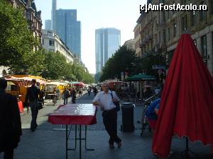 [P09] Am fost și eu pe Kaiserstrasse. In plan îndepărtat, clădiri „zgârâie nori” » foto by Mihai18
 - 
<span class="allrVoted glyphicon glyphicon-heart hidden" id="av641060"></span>
<a class="m-l-10 hidden" id="sv641060" onclick="voting_Foto_DelVot(,641060,3827)" role="button">șterge vot <span class="glyphicon glyphicon-remove"></span></a>
<a id="v9641060" class=" c-red"  onclick="voting_Foto_SetVot(641060)" role="button"><span class="glyphicon glyphicon-heart-empty"></span> <b>LIKE</b> = Votează poza</a> <img class="hidden"  id="f641060W9" src="/imagini/loader.gif" border="0" /><span class="AjErrMes hidden" id="e641060ErM"></span>