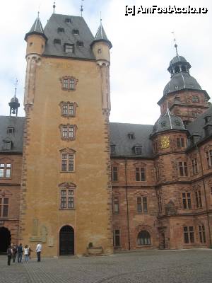 [P09] Castelul din Aschaffenburg, intrarea la capela » foto by dorgo
 - 
<span class="allrVoted glyphicon glyphicon-heart hidden" id="av443713"></span>
<a class="m-l-10 hidden" id="sv443713" onclick="voting_Foto_DelVot(,443713,3827)" role="button">șterge vot <span class="glyphicon glyphicon-remove"></span></a>
<a id="v9443713" class=" c-red"  onclick="voting_Foto_SetVot(443713)" role="button"><span class="glyphicon glyphicon-heart-empty"></span> <b>LIKE</b> = Votează poza</a> <img class="hidden"  id="f443713W9" src="/imagini/loader.gif" border="0" /><span class="AjErrMes hidden" id="e443713ErM"></span>