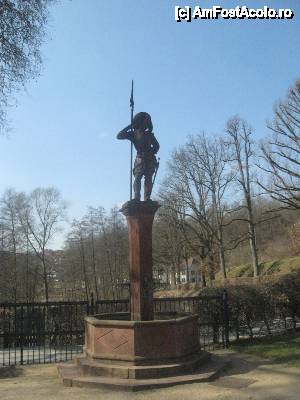 [P24] Statuia gardianului din curtea castelului » foto by dorgo
 - 
<span class="allrVoted glyphicon glyphicon-heart hidden" id="av453577"></span>
<a class="m-l-10 hidden" id="sv453577" onclick="voting_Foto_DelVot(,453577,3827)" role="button">șterge vot <span class="glyphicon glyphicon-remove"></span></a>
<a id="v9453577" class=" c-red"  onclick="voting_Foto_SetVot(453577)" role="button"><span class="glyphicon glyphicon-heart-empty"></span> <b>LIKE</b> = Votează poza</a> <img class="hidden"  id="f453577W9" src="/imagini/loader.gif" border="0" /><span class="AjErrMes hidden" id="e453577ErM"></span>