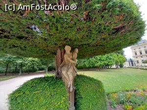 [P45] Statuie de sub una din tise » foto by Mika
 - 
<span class="allrVoted glyphicon glyphicon-heart hidden" id="av1257228"></span>
<a class="m-l-10 hidden" id="sv1257228" onclick="voting_Foto_DelVot(,1257228,3830)" role="button">șterge vot <span class="glyphicon glyphicon-remove"></span></a>
<a id="v91257228" class=" c-red"  onclick="voting_Foto_SetVot(1257228)" role="button"><span class="glyphicon glyphicon-heart-empty"></span> <b>LIKE</b> = Votează poza</a> <img class="hidden"  id="f1257228W9" src="/imagini/loader.gif" border="0" /><span class="AjErrMes hidden" id="e1257228ErM"></span>
