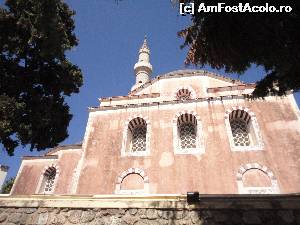 [P26] Moscheea lui Suleiman, Rodos.  » foto by maryka
 - 
<span class="allrVoted glyphicon glyphicon-heart hidden" id="av673221"></span>
<a class="m-l-10 hidden" id="sv673221" onclick="voting_Foto_DelVot(,673221,3837)" role="button">șterge vot <span class="glyphicon glyphicon-remove"></span></a>
<a id="v9673221" class=" c-red"  onclick="voting_Foto_SetVot(673221)" role="button"><span class="glyphicon glyphicon-heart-empty"></span> <b>LIKE</b> = Votează poza</a> <img class="hidden"  id="f673221W9" src="/imagini/loader.gif" border="0" /><span class="AjErrMes hidden" id="e673221ErM"></span>