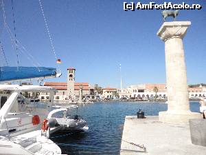 [P03] Portul din Rodos, cu cele 2 socluri, care ar fi locul picioarelor Colosului din Rodos, acum o caprioara si un cerb.  » foto by maryka
 - 
<span class="allrVoted glyphicon glyphicon-heart hidden" id="av673156"></span>
<a class="m-l-10 hidden" id="sv673156" onclick="voting_Foto_DelVot(,673156,3837)" role="button">șterge vot <span class="glyphicon glyphicon-remove"></span></a>
<a id="v9673156" class=" c-red"  onclick="voting_Foto_SetVot(673156)" role="button"><span class="glyphicon glyphicon-heart-empty"></span> <b>LIKE</b> = Votează poza</a> <img class="hidden"  id="f673156W9" src="/imagini/loader.gif" border="0" /><span class="AjErrMes hidden" id="e673156ErM"></span>