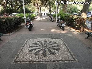 [P65] Pe o alee din Rodos town.  » foto by maryka
 - 
<span class="allrVoted glyphicon glyphicon-heart hidden" id="av673355"></span>
<a class="m-l-10 hidden" id="sv673355" onclick="voting_Foto_DelVot(,673355,3837)" role="button">șterge vot <span class="glyphicon glyphicon-remove"></span></a>
<a id="v9673355" class=" c-red"  onclick="voting_Foto_SetVot(673355)" role="button"><span class="glyphicon glyphicon-heart-empty"></span> <b>LIKE</b> = Votează poza</a> <img class="hidden"  id="f673355W9" src="/imagini/loader.gif" border="0" /><span class="AjErrMes hidden" id="e673355ErM"></span>