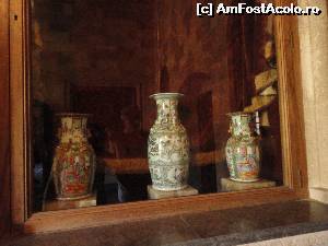 [P80] Vase orientale, expuse in palat.  » foto by maryka
 - 
<span class="allrVoted glyphicon glyphicon-heart hidden" id="av673385"></span>
<a class="m-l-10 hidden" id="sv673385" onclick="voting_Foto_DelVot(,673385,3837)" role="button">șterge vot <span class="glyphicon glyphicon-remove"></span></a>
<a id="v9673385" class=" c-red"  onclick="voting_Foto_SetVot(673385)" role="button"><span class="glyphicon glyphicon-heart-empty"></span> <b>LIKE</b> = Votează poza</a> <img class="hidden"  id="f673385W9" src="/imagini/loader.gif" border="0" /><span class="AjErrMes hidden" id="e673385ErM"></span>