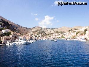[P21] Symi, în portul Gialos.  » foto by maryka
 - 
<span class="allrVoted glyphicon glyphicon-heart hidden" id="av675523"></span>
<a class="m-l-10 hidden" id="sv675523" onclick="voting_Foto_DelVot(,675523,3837)" role="button">șterge vot <span class="glyphicon glyphicon-remove"></span></a>
<a id="v9675523" class=" c-red"  onclick="voting_Foto_SetVot(675523)" role="button"><span class="glyphicon glyphicon-heart-empty"></span> <b>LIKE</b> = Votează poza</a> <img class="hidden"  id="f675523W9" src="/imagini/loader.gif" border="0" /><span class="AjErrMes hidden" id="e675523ErM"></span>
