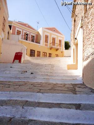 [P22] Symi, scările ce duc spre castel.  » foto by maryka
 - 
<span class="allrVoted glyphicon glyphicon-heart hidden" id="av675524"></span>
<a class="m-l-10 hidden" id="sv675524" onclick="voting_Foto_DelVot(,675524,3837)" role="button">șterge vot <span class="glyphicon glyphicon-remove"></span></a>
<a id="v9675524" class=" c-red"  onclick="voting_Foto_SetVot(675524)" role="button"><span class="glyphicon glyphicon-heart-empty"></span> <b>LIKE</b> = Votează poza</a> <img class="hidden"  id="f675524W9" src="/imagini/loader.gif" border="0" /><span class="AjErrMes hidden" id="e675524ErM"></span>