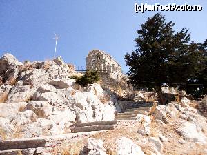 [P25] Biserica din interiorul castelului din Symi.  » foto by maryka
 - 
<span class="allrVoted glyphicon glyphicon-heart hidden" id="av675527"></span>
<a class="m-l-10 hidden" id="sv675527" onclick="voting_Foto_DelVot(,675527,3837)" role="button">șterge vot <span class="glyphicon glyphicon-remove"></span></a>
<a id="v9675527" class=" c-red"  onclick="voting_Foto_SetVot(675527)" role="button"><span class="glyphicon glyphicon-heart-empty"></span> <b>LIKE</b> = Votează poza</a> <img class="hidden"  id="f675527W9" src="/imagini/loader.gif" border="0" /><span class="AjErrMes hidden" id="e675527ErM"></span>