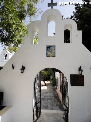 [P09] Intrare în biserica Salakos, Profitis Ilias.  » foto by maryka
 - 
<span class="allrVoted glyphicon glyphicon-heart hidden" id="av675511"></span>
<a class="m-l-10 hidden" id="sv675511" onclick="voting_Foto_DelVot(,675511,3837)" role="button">șterge vot <span class="glyphicon glyphicon-remove"></span></a>
<a id="v9675511" class=" c-red"  onclick="voting_Foto_SetVot(675511)" role="button"><span class="glyphicon glyphicon-heart-empty"></span> <b>LIKE</b> = Votează poza</a> <img class="hidden"  id="f675511W9" src="/imagini/loader.gif" border="0" /><span class="AjErrMes hidden" id="e675511ErM"></span>