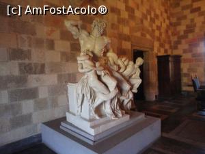 [P20] Sculpturi celebre în palat.  » foto by maryka
 - 
<span class="allrVoted glyphicon glyphicon-heart hidden" id="av893911"></span>
<a class="m-l-10 hidden" id="sv893911" onclick="voting_Foto_DelVot(,893911,3837)" role="button">șterge vot <span class="glyphicon glyphicon-remove"></span></a>
<a id="v9893911" class=" c-red"  onclick="voting_Foto_SetVot(893911)" role="button"><span class="glyphicon glyphicon-heart-empty"></span> <b>LIKE</b> = Votează poza</a> <img class="hidden"  id="f893911W9" src="/imagini/loader.gif" border="0" /><span class="AjErrMes hidden" id="e893911ErM"></span>