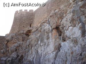 [P52] Zidurile castelului, Lindos, urmează firesc forma stâncii.  » foto by maryka
 - 
<span class="allrVoted glyphicon glyphicon-heart hidden" id="av893954"></span>
<a class="m-l-10 hidden" id="sv893954" onclick="voting_Foto_DelVot(,893954,3837)" role="button">șterge vot <span class="glyphicon glyphicon-remove"></span></a>
<a id="v9893954" class=" c-red"  onclick="voting_Foto_SetVot(893954)" role="button"><span class="glyphicon glyphicon-heart-empty"></span> <b>LIKE</b> = Votează poza</a> <img class="hidden"  id="f893954W9" src="/imagini/loader.gif" border="0" /><span class="AjErrMes hidden" id="e893954ErM"></span>