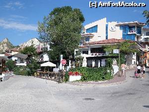 [P14] Fosta vila Pillat in fata cladirii cu geamuri albastre » foto by kikiritzi
 - 
<span class="allrVoted glyphicon glyphicon-heart hidden" id="av586170"></span>
<a class="m-l-10 hidden" id="sv586170" onclick="voting_Foto_DelVot(,586170,3839)" role="button">șterge vot <span class="glyphicon glyphicon-remove"></span></a>
<a id="v9586170" class=" c-red"  onclick="voting_Foto_SetVot(586170)" role="button"><span class="glyphicon glyphicon-heart-empty"></span> <b>LIKE</b> = Votează poza</a> <img class="hidden"  id="f586170W9" src="/imagini/loader.gif" border="0" /><span class="AjErrMes hidden" id="e586170ErM"></span>