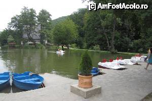 [P07] lac cu barcute si hidrobiciclete » foto by shobo
 - 
<span class="allrVoted glyphicon glyphicon-heart hidden" id="av437701"></span>
<a class="m-l-10 hidden" id="sv437701" onclick="voting_Foto_DelVot(,437701,3841)" role="button">șterge vot <span class="glyphicon glyphicon-remove"></span></a>
<a id="v9437701" class=" c-red"  onclick="voting_Foto_SetVot(437701)" role="button"><span class="glyphicon glyphicon-heart-empty"></span> <b>LIKE</b> = Votează poza</a> <img class="hidden"  id="f437701W9" src="/imagini/loader.gif" border="0" /><span class="AjErrMes hidden" id="e437701ErM"></span>