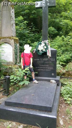 [P32] La mormantul speologului Czaran Gyula » foto by Marcumandru
 - 
<span class="allrVoted glyphicon glyphicon-heart hidden" id="av971314"></span>
<a class="m-l-10 hidden" id="sv971314" onclick="voting_Foto_DelVot(,971314,3841)" role="button">șterge vot <span class="glyphicon glyphicon-remove"></span></a>
<a id="v9971314" class=" c-red"  onclick="voting_Foto_SetVot(971314)" role="button"><span class="glyphicon glyphicon-heart-empty"></span> <b>LIKE</b> = Votează poza</a> <img class="hidden"  id="f971314W9" src="/imagini/loader.gif" border="0" /><span class="AjErrMes hidden" id="e971314ErM"></span>