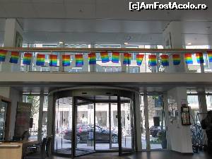 [P10] Intrarea in hotel. Hotelul se pregatea pentru evenimentul Gay Parade din Amsterdam » foto by alb1573
 - 
<span class="allrVoted glyphicon glyphicon-heart hidden" id="av648288"></span>
<a class="m-l-10 hidden" id="sv648288" onclick="voting_Foto_DelVot(,648288,3845)" role="button">șterge vot <span class="glyphicon glyphicon-remove"></span></a>
<a id="v9648288" class=" c-red"  onclick="voting_Foto_SetVot(648288)" role="button"><span class="glyphicon glyphicon-heart-empty"></span> <b>LIKE</b> = Votează poza</a> <img class="hidden"  id="f648288W9" src="/imagini/loader.gif" border="0" /><span class="AjErrMes hidden" id="e648288ErM"></span>