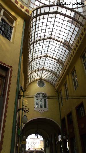 [P35] Oradea - piața Unirii, coridorul dinspre Nord (renovat) al Pasajului Vulturul Negru » foto by Dragoș_MD
 - 
<span class="allrVoted glyphicon glyphicon-heart hidden" id="av397764"></span>
<a class="m-l-10 hidden" id="sv397764" onclick="voting_Foto_DelVot(,397764,3848)" role="button">șterge vot <span class="glyphicon glyphicon-remove"></span></a>
<a id="v9397764" class=" c-red"  onclick="voting_Foto_SetVot(397764)" role="button"><span class="glyphicon glyphicon-heart-empty"></span> <b>LIKE</b> = Votează poza</a> <img class="hidden"  id="f397764W9" src="/imagini/loader.gif" border="0" /><span class="AjErrMes hidden" id="e397764ErM"></span>