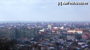 [P38] Oradea - vedere generală de pe Ciuperca. Undeva, prin centrul pozei, se vede turnul Primăriei » foto by Dragoș_MD
 - 
<span class="allrVoted glyphicon glyphicon-heart hidden" id="av397767"></span>
<a class="m-l-10 hidden" id="sv397767" onclick="voting_Foto_DelVot(,397767,3848)" role="button">șterge vot <span class="glyphicon glyphicon-remove"></span></a>
<a id="v9397767" class=" c-red"  onclick="voting_Foto_SetVot(397767)" role="button"><span class="glyphicon glyphicon-heart-empty"></span> <b>LIKE</b> = Votează poza</a> <img class="hidden"  id="f397767W9" src="/imagini/loader.gif" border="0" /><span class="AjErrMes hidden" id="e397767ErM"></span>