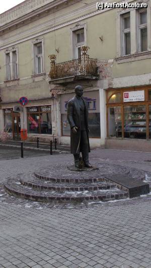 [P44] Oradea - Calea Republicii (pietonală), statuia ridicată în cinstea omului politic Aurel Lazăr, unul dintre artizanii Marii Uniri de la 1918 » foto by Dragoș_MD
 - 
<span class="allrVoted glyphicon glyphicon-heart hidden" id="av397773"></span>
<a class="m-l-10 hidden" id="sv397773" onclick="voting_Foto_DelVot(,397773,3848)" role="button">șterge vot <span class="glyphicon glyphicon-remove"></span></a>
<a id="v9397773" class=" c-red"  onclick="voting_Foto_SetVot(397773)" role="button"><span class="glyphicon glyphicon-heart-empty"></span> <b>LIKE</b> = Votează poza</a> <img class="hidden"  id="f397773W9" src="/imagini/loader.gif" border="0" /><span class="AjErrMes hidden" id="e397773ErM"></span>