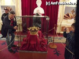 [P03] Oradea - Foaierul Teatrului Regina Maria 
Coroana Reginei adusa la Oradea cu ocazia zilelelor orasului Oradea » foto by Nicu Teusdea
 - 
<span class="allrVoted glyphicon glyphicon-heart hidden" id="av403454"></span>
<a class="m-l-10 hidden" id="sv403454" onclick="voting_Foto_DelVot(,403454,3848)" role="button">șterge vot <span class="glyphicon glyphicon-remove"></span></a>
<a id="v9403454" class=" c-red"  onclick="voting_Foto_SetVot(403454)" role="button"><span class="glyphicon glyphicon-heart-empty"></span> <b>LIKE</b> = Votează poza</a> <img class="hidden"  id="f403454W9" src="/imagini/loader.gif" border="0" /><span class="AjErrMes hidden" id="e403454ErM"></span>