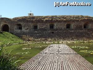 [P06] Cetatea Oradea - Poarta de Est si lacul cu ponton » foto by Nicu Teusdea
 - 
<span class="allrVoted glyphicon glyphicon-heart hidden" id="av480029"></span>
<a class="m-l-10 hidden" id="sv480029" onclick="voting_Foto_DelVot(,480029,3848)" role="button">șterge vot <span class="glyphicon glyphicon-remove"></span></a>
<a id="v9480029" class=" c-red"  onclick="voting_Foto_SetVot(480029)" role="button"><span class="glyphicon glyphicon-heart-empty"></span> <b>LIKE</b> = Votează poza</a> <img class="hidden"  id="f480029W9" src="/imagini/loader.gif" border="0" /><span class="AjErrMes hidden" id="e480029ErM"></span>