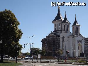 [P08] Viitoarea catedrala episcopala ortodoxa din Oradea se afla in fata portii de vest a cetatii Oradea este un punct de reper din centrul istoric pentru cei care cauta cetatea.  » foto by Nicu Teusdea
 - 
<span class="allrVoted glyphicon glyphicon-heart hidden" id="av480031"></span>
<a class="m-l-10 hidden" id="sv480031" onclick="voting_Foto_DelVot(,480031,3848)" role="button">șterge vot <span class="glyphicon glyphicon-remove"></span></a>
<a id="v9480031" class=" c-red"  onclick="voting_Foto_SetVot(480031)" role="button"><span class="glyphicon glyphicon-heart-empty"></span> <b>LIKE</b> = Votează poza</a> <img class="hidden"  id="f480031W9" src="/imagini/loader.gif" border="0" /><span class="AjErrMes hidden" id="e480031ErM"></span>