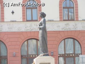 [P17] Statuia reginei Maria în faţa hotelului Transilvania » foto by Michi
 - 
<span class="allrVoted glyphicon glyphicon-heart hidden" id="av1025478"></span>
<a class="m-l-10 hidden" id="sv1025478" onclick="voting_Foto_DelVot(,1025478,3848)" role="button">șterge vot <span class="glyphicon glyphicon-remove"></span></a>
<a id="v91025478" class=" c-red"  onclick="voting_Foto_SetVot(1025478)" role="button"><span class="glyphicon glyphicon-heart-empty"></span> <b>LIKE</b> = Votează poza</a> <img class="hidden"  id="f1025478W9" src="/imagini/loader.gif" border="0" /><span class="AjErrMes hidden" id="e1025478ErM"></span>